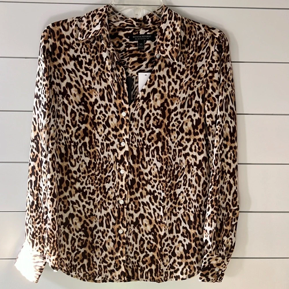 New with tags, Banana Republic button up leopard print blouse size extra small - Picture 1 of 4